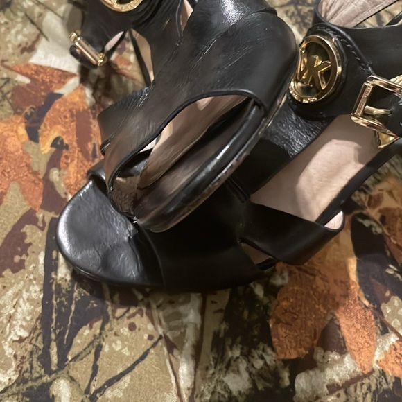 Beautiful Michael kors shoes - Picture 15 of 16